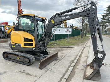 Máy xúc mini VOLVO ECR40