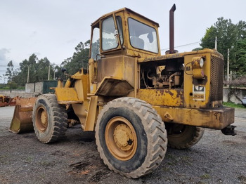 Máy xúc lật bánh lốp CATERPILLAR 930