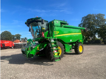 Máy gặt đập JOHN DEERE T560