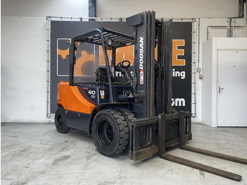 Xe nâng diesel DOOSAN