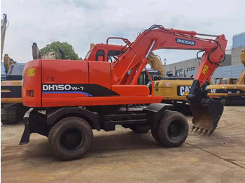 Máy xúc bánh lốp DOOSAN DH150W-7