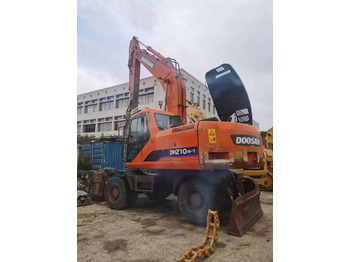 Máy xúc bánh lốp DOOSAN DH210W-7