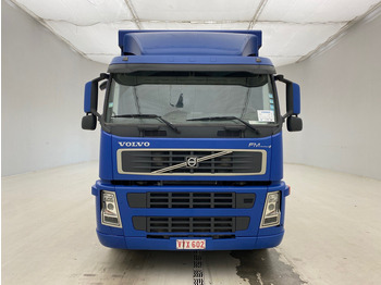 Xe tải thùng mui bạt Volvo FM 300 - 6x2: hình 2