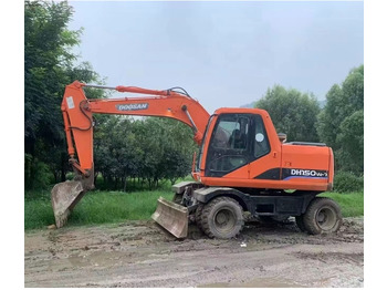 Máy xúc bánh lốp DOOSAN DH150LC-7