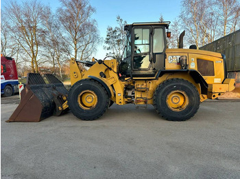 Máy xúc lật bánh lốp CATERPILLAR 930M