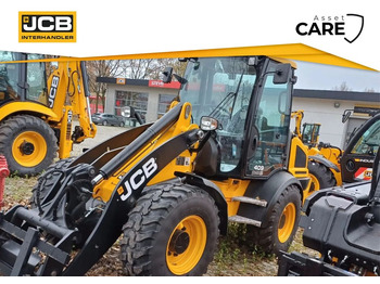 Máy xúc lật bánh lốp JCB 409