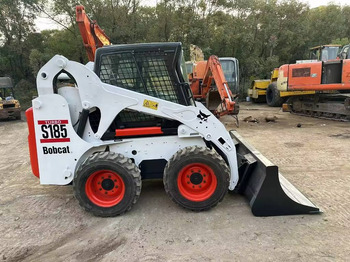 Máy xúc lật đa năng BOBCAT S185