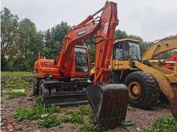 Máy xúc bánh lốp DOOSAN DH150W-7