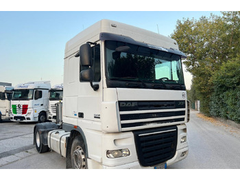 Xe đầu kéo DAF XF 105 460