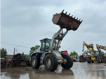 Máy xúc lật bánh lốp CATERPILLAR 936