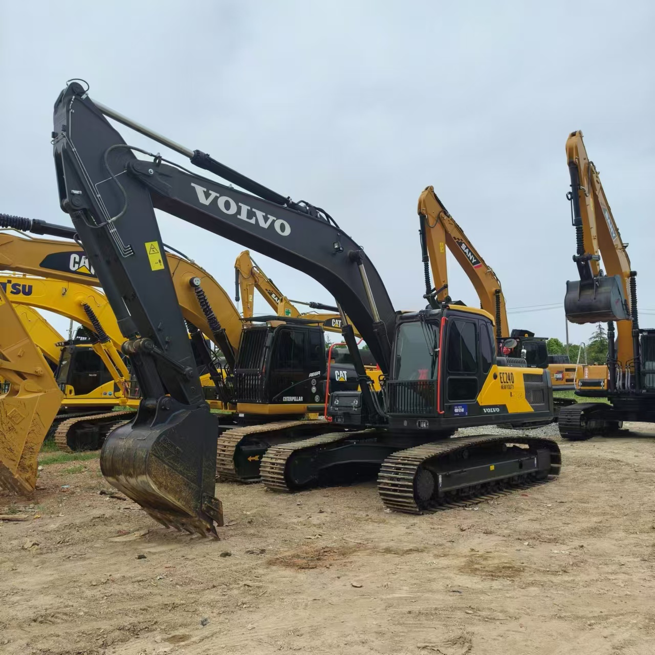 Máy xúc bánh xích VOLVO EC240