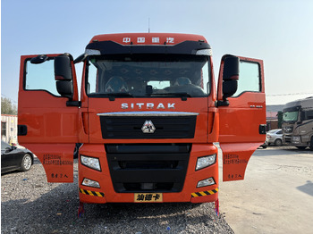 Xe đầu kéo SINOTRUK HOWO