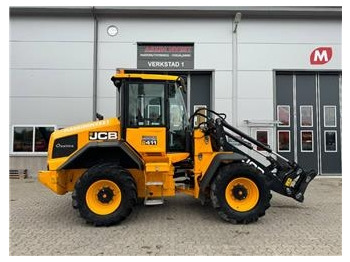 Máy xúc lật bánh lốp JCB 411