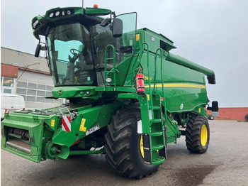 Máy gặt đập JOHN DEERE T560