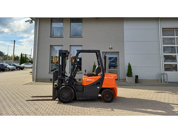 Xe nâng diesel DOOSAN