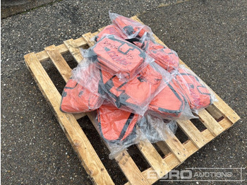 Trang thiết bị xây dựng Unused Coval Pallet of Various Chainsaw Backpacks: hình 3