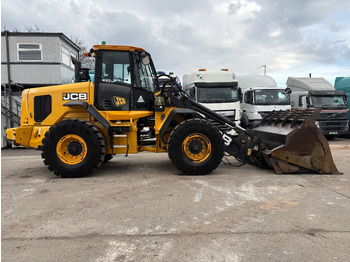 Máy xúc lật bánh lốp JCB 437