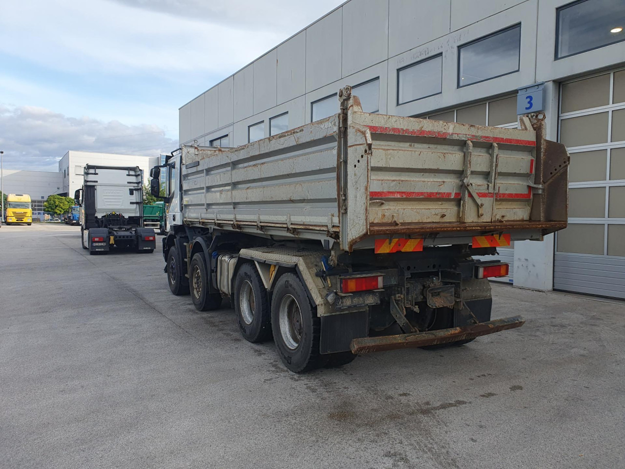 Xe ben IVECO Trakker AD410T45: hình 8