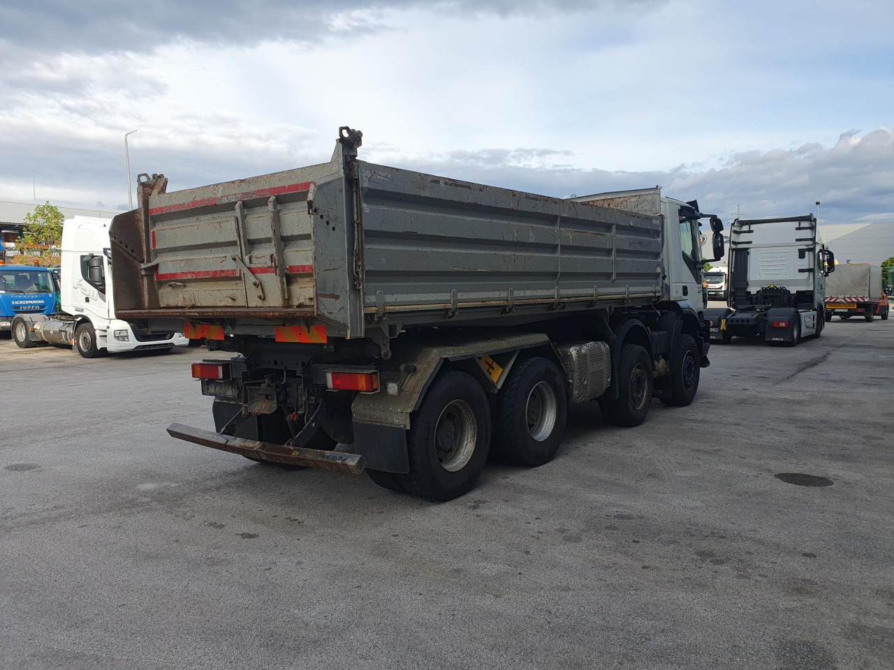 Xe ben IVECO Trakker AD410T45: hình 9