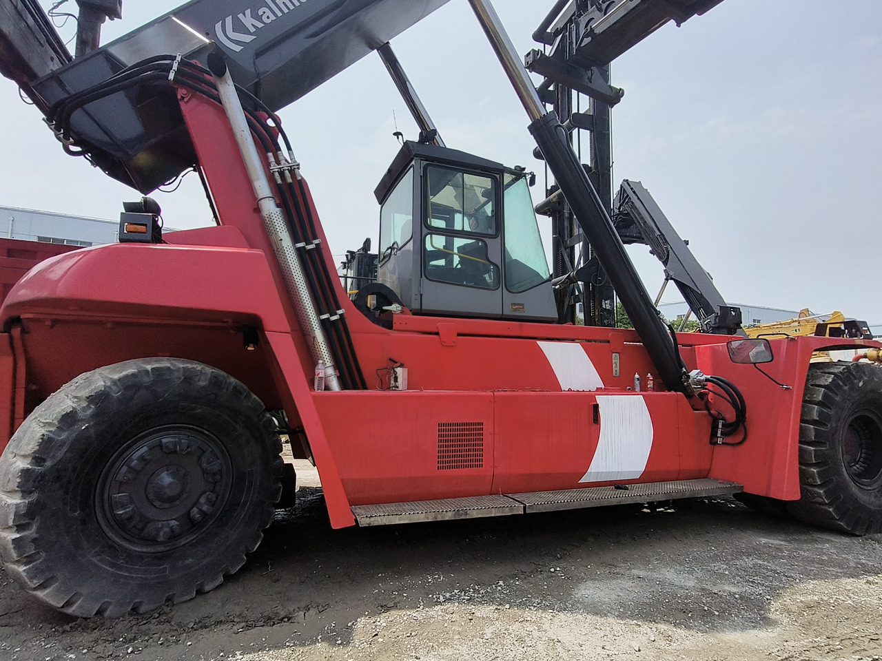 Máy móc xây dựng kalmar DRF450 container reach stacker: hình 6