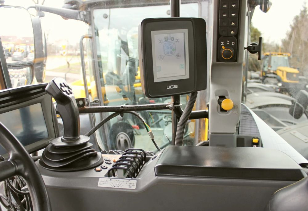 Máy cày JCB Fastrac 4220 Trimble Autopilot: hình 15