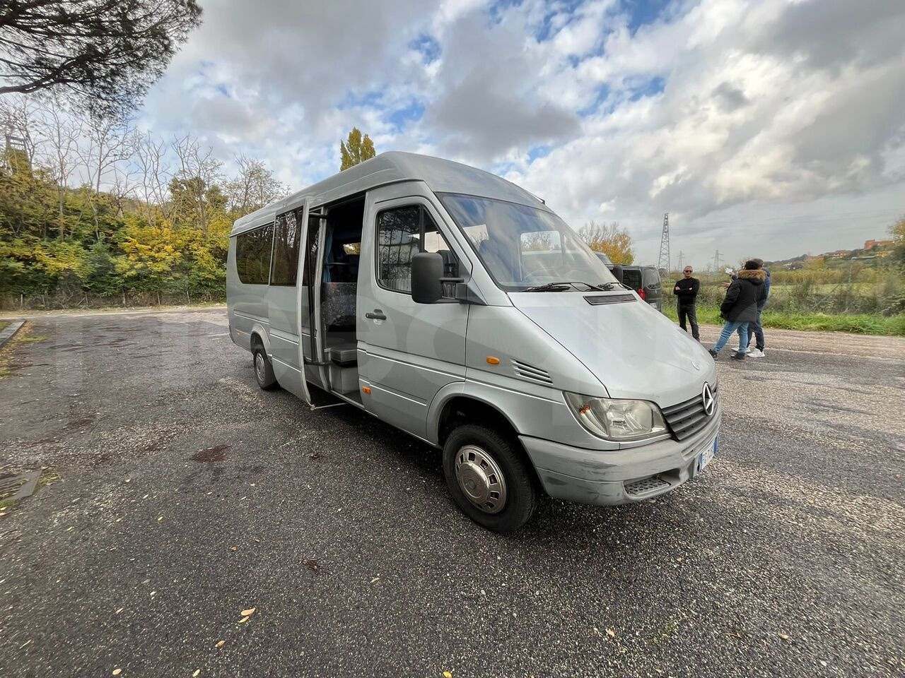 Xe bus mini, Xe van chở khách Mercedes-Benz Sprinter: hình 6