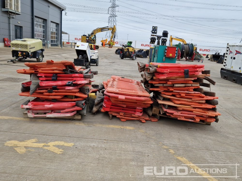 Trang thiết bị xây dựng Bundle of Plastic Pedestrian Saftey Barriers (3 of): hình 6