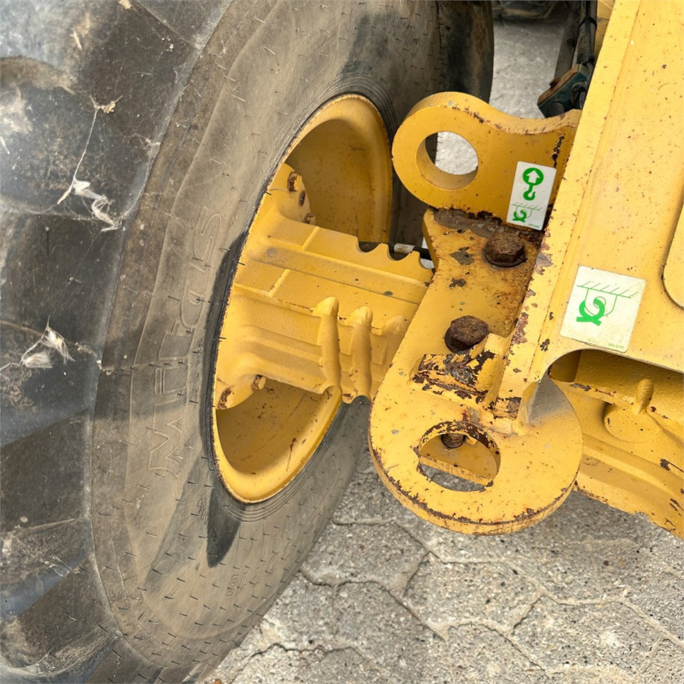 Máy xúc lật bánh lốp Caterpillar 907H: hình 40